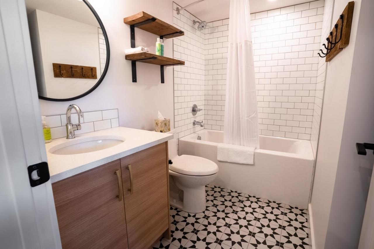 One-Bedroom Apartment (No On-Site Parking)