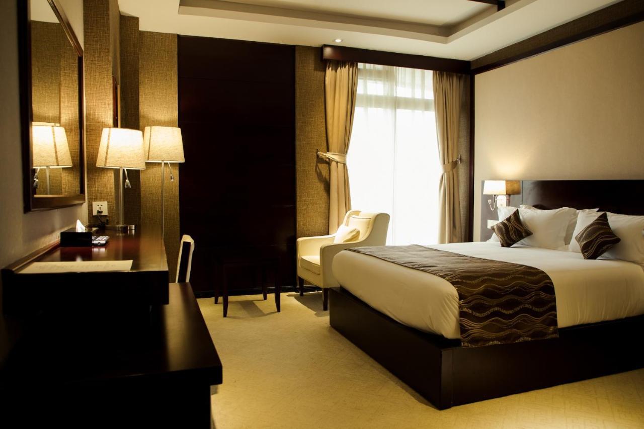 Standard Queen Room
