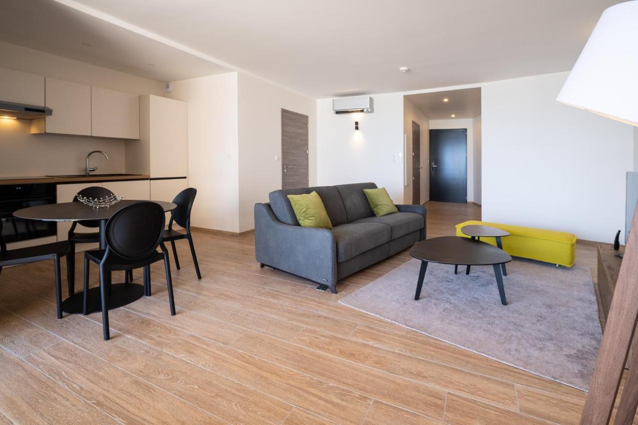Deluxe Apartment