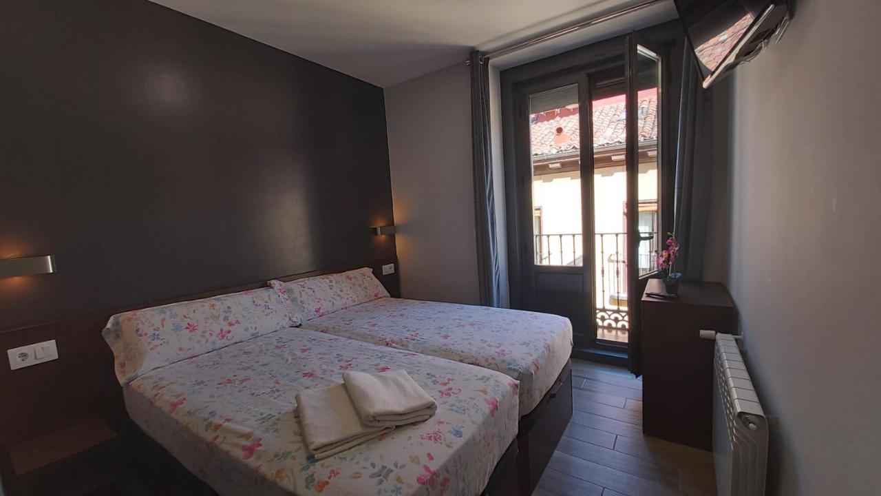 Double or Twin Room Private Bathroom