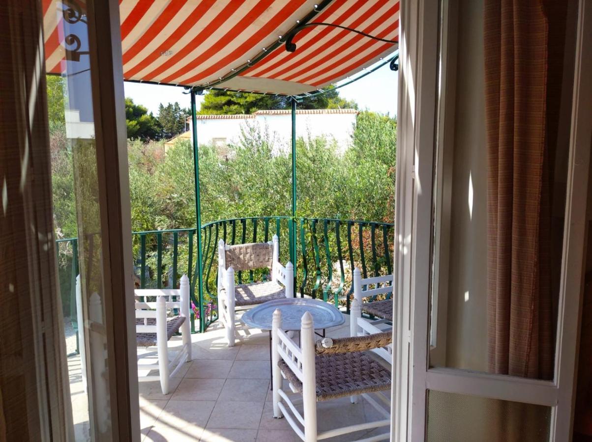 Three-Bedroom Premium Apartment Balcony,1585478714:JPEG