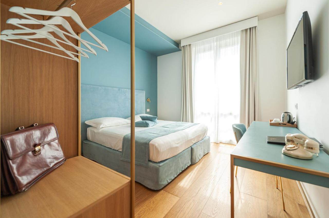 Deluxe Double Room Side Sea View