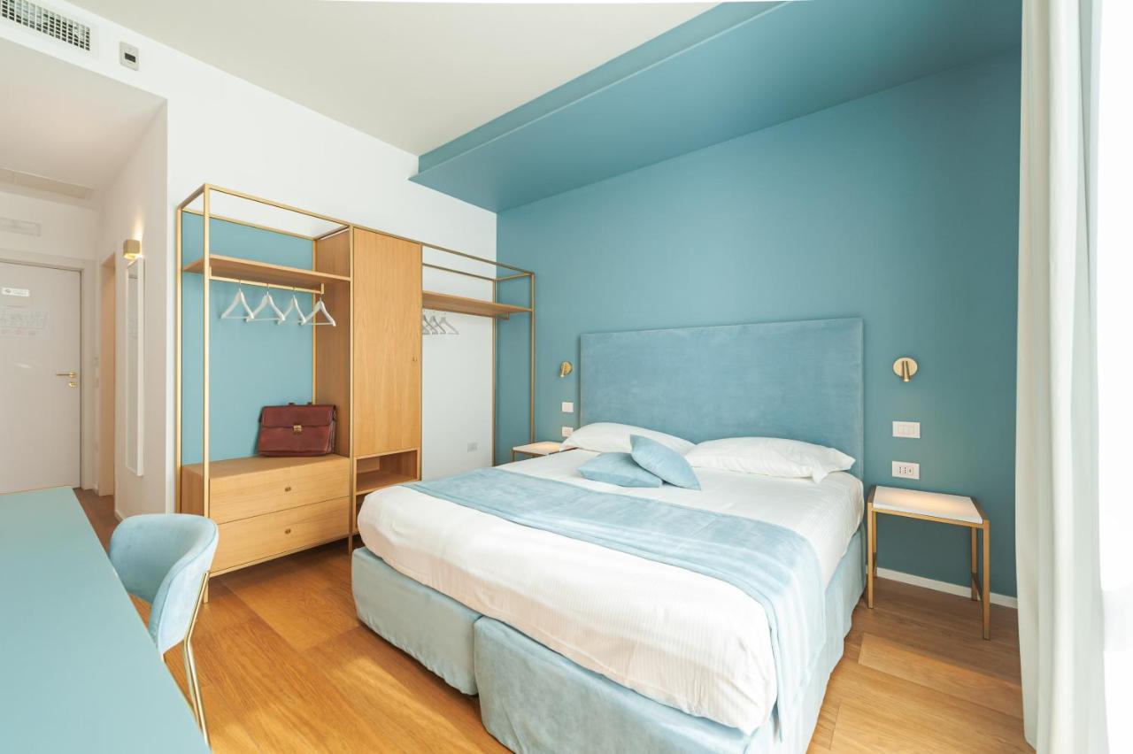 Deluxe Double Room Side Sea View