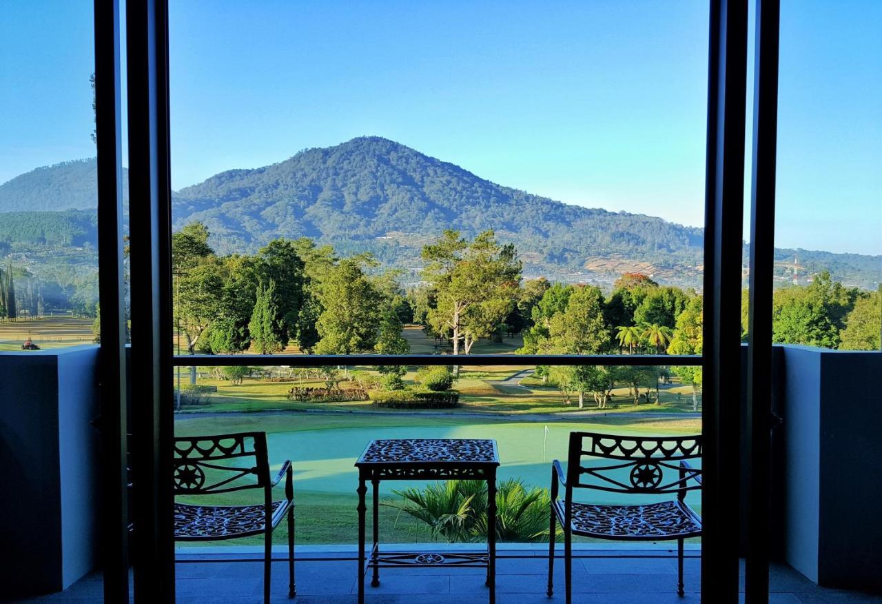 Golf View Deluxe King Bed