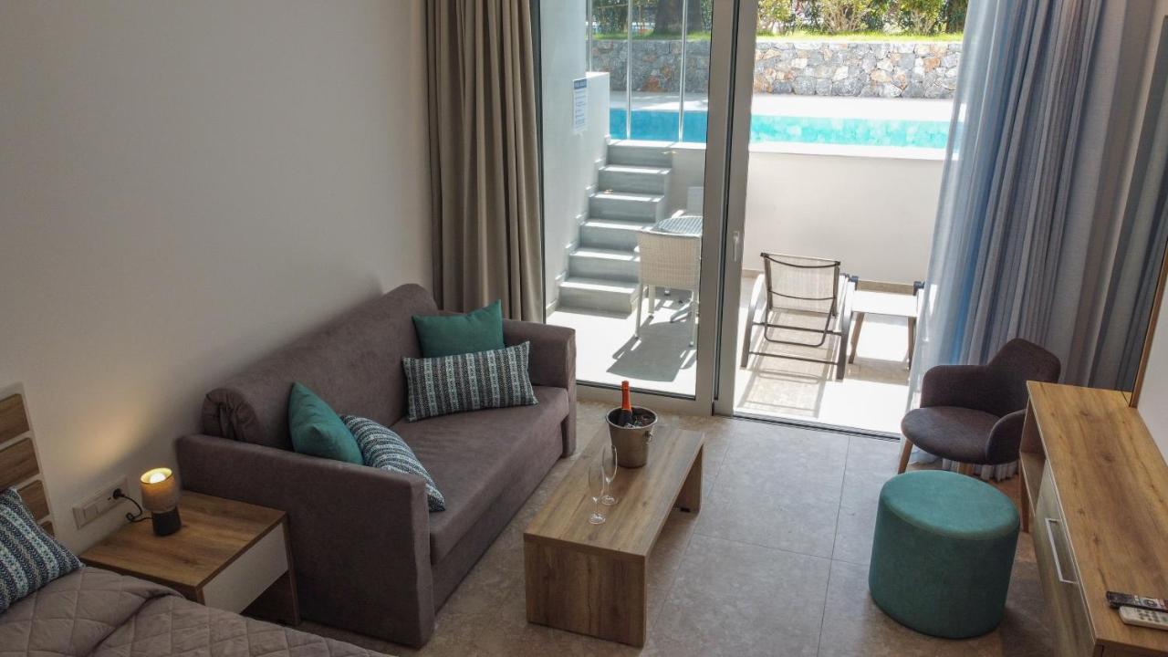 Junior Suite Sharing Pool