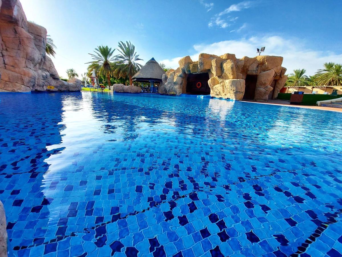 Oasis Deluxe King Room Pool View on F&B on Spa,1024101658:JPEG