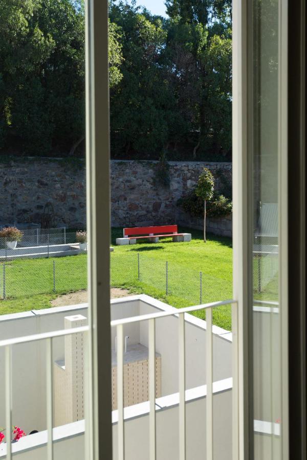 Dreibettzimmer mit Gartenblick