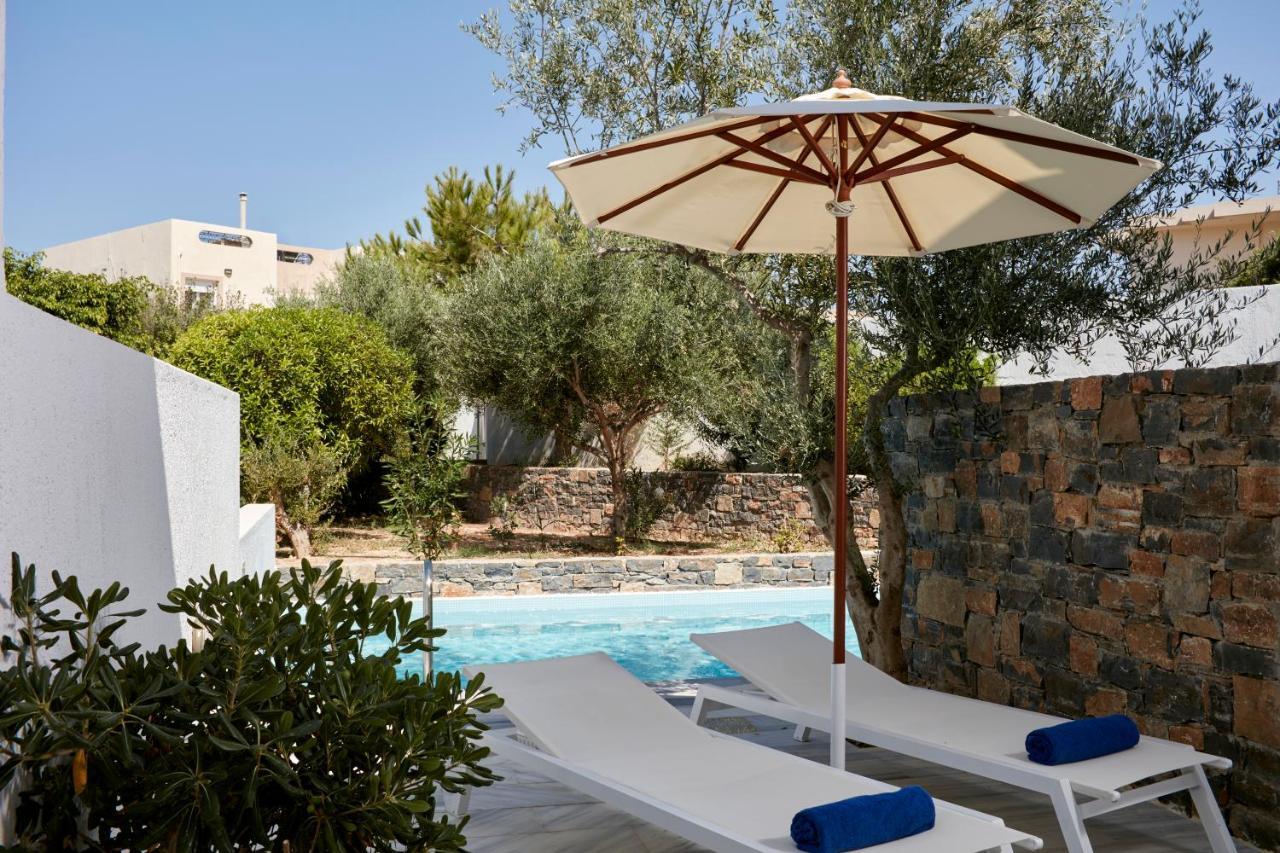 Double Room Sharing Pool & Garden View