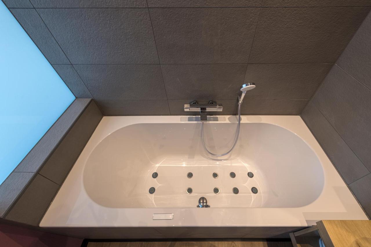 Large Room Bathtub