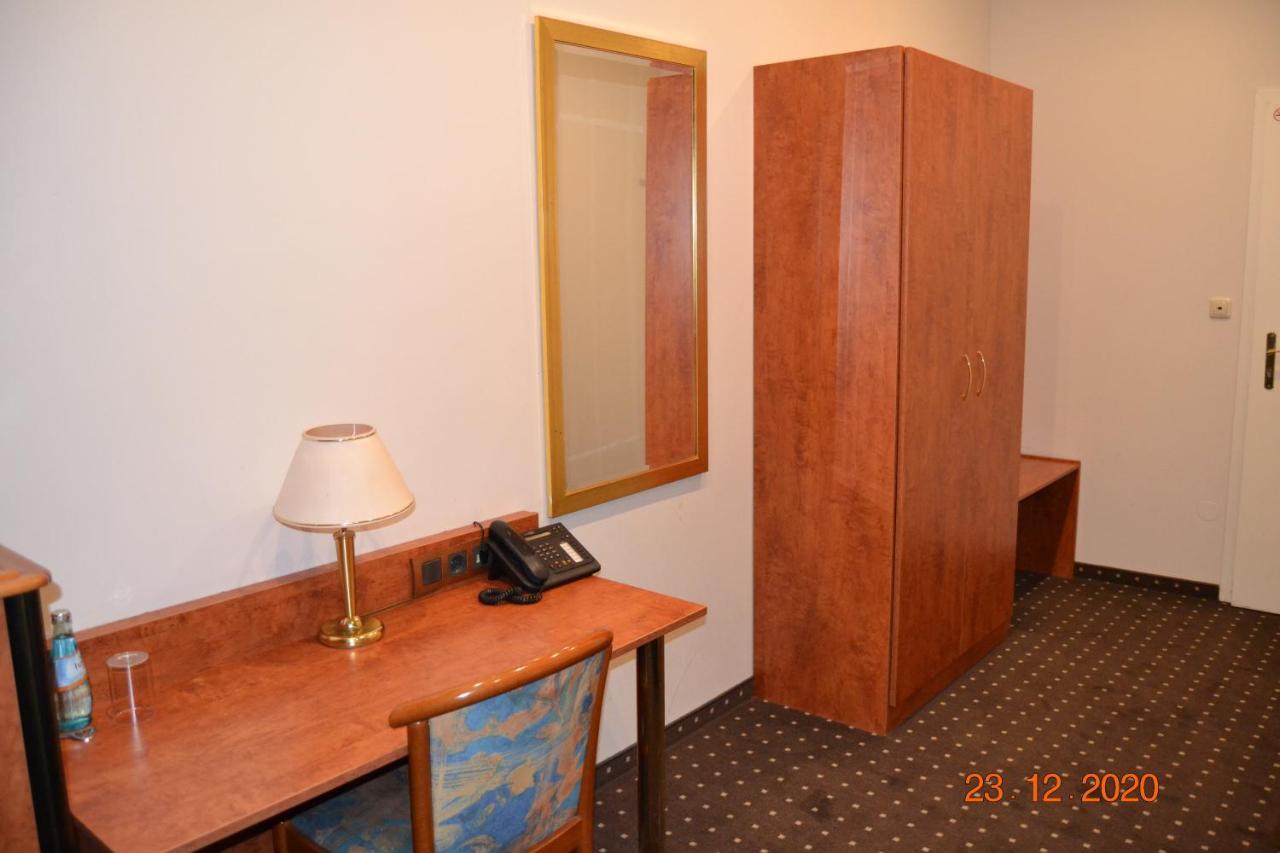Large Single Room