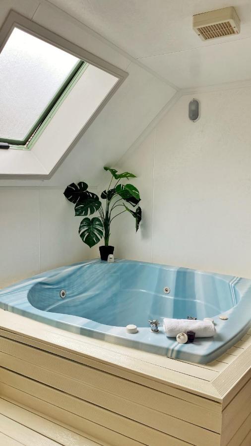 Comfort Studio Hot Tub