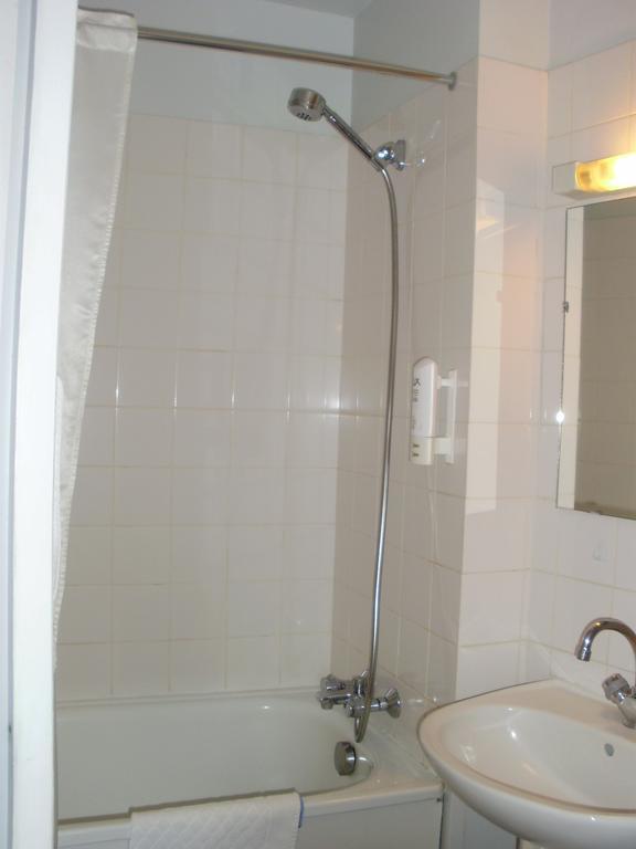 Two Connecting Rooms,860363330:JPEG