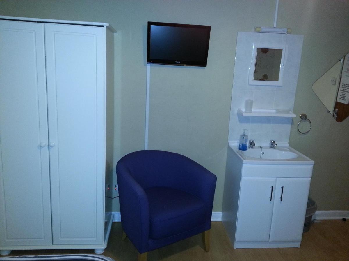 Chambre Lits Jumeaux avec Salle de Bains Commune
