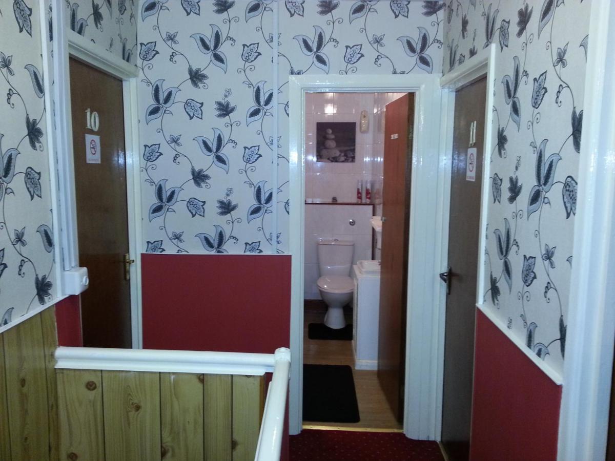 Chambre Simple avec Toilettes Communes
