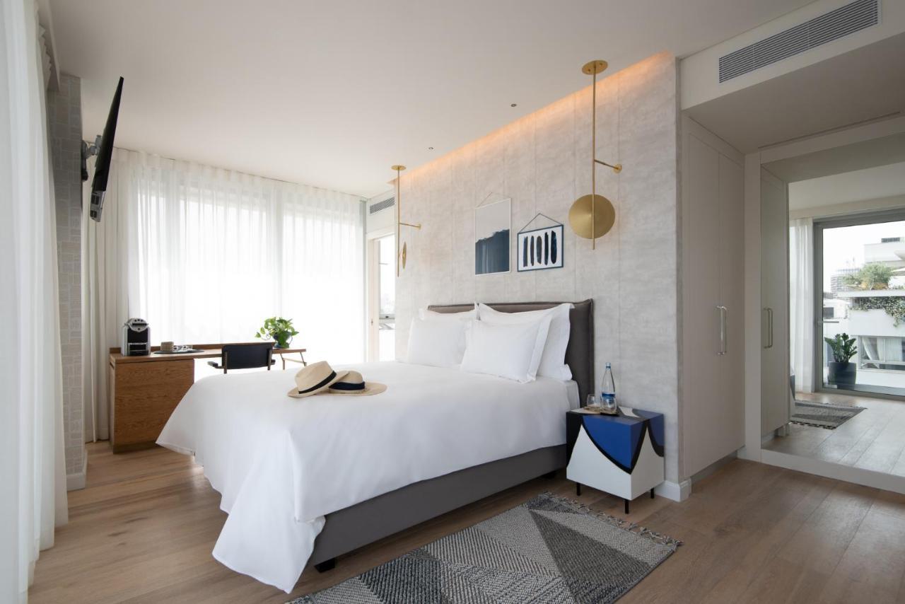 Deluxe Triple Room Standing Balcony
