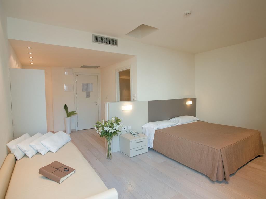 Deluxe Double or Twin Room,1216444960:JPEG
