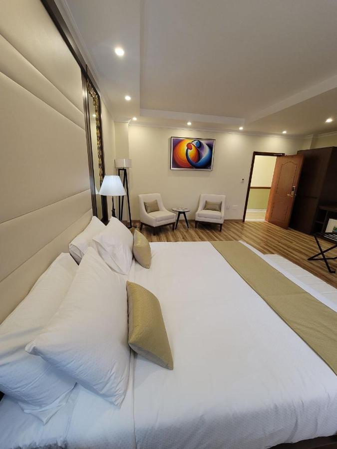 Deluxe King Room