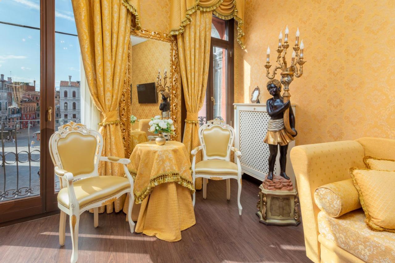 Suite con Balcone e Vista Canale