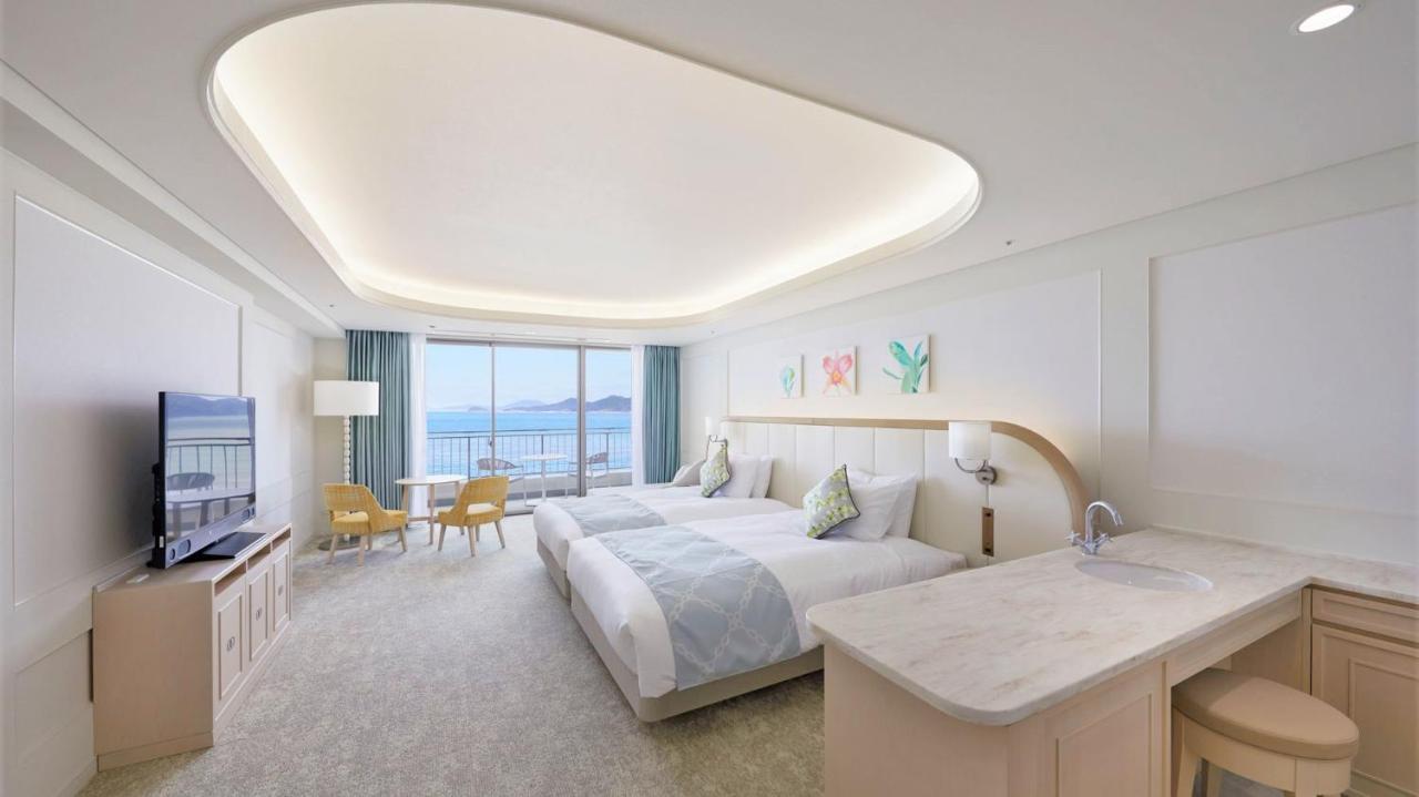 Deluxe Twin Room Sea View East Building