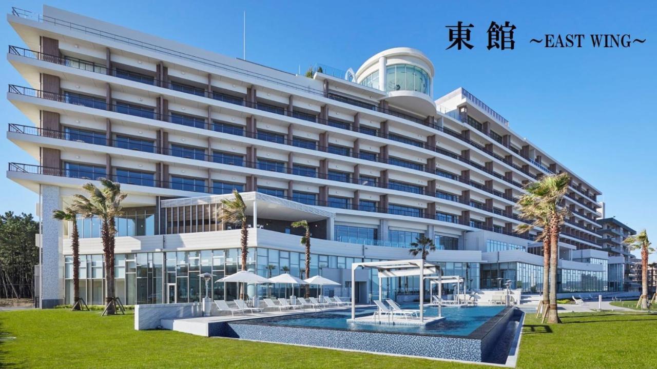 Deluxe Twin Room Sea View East Building