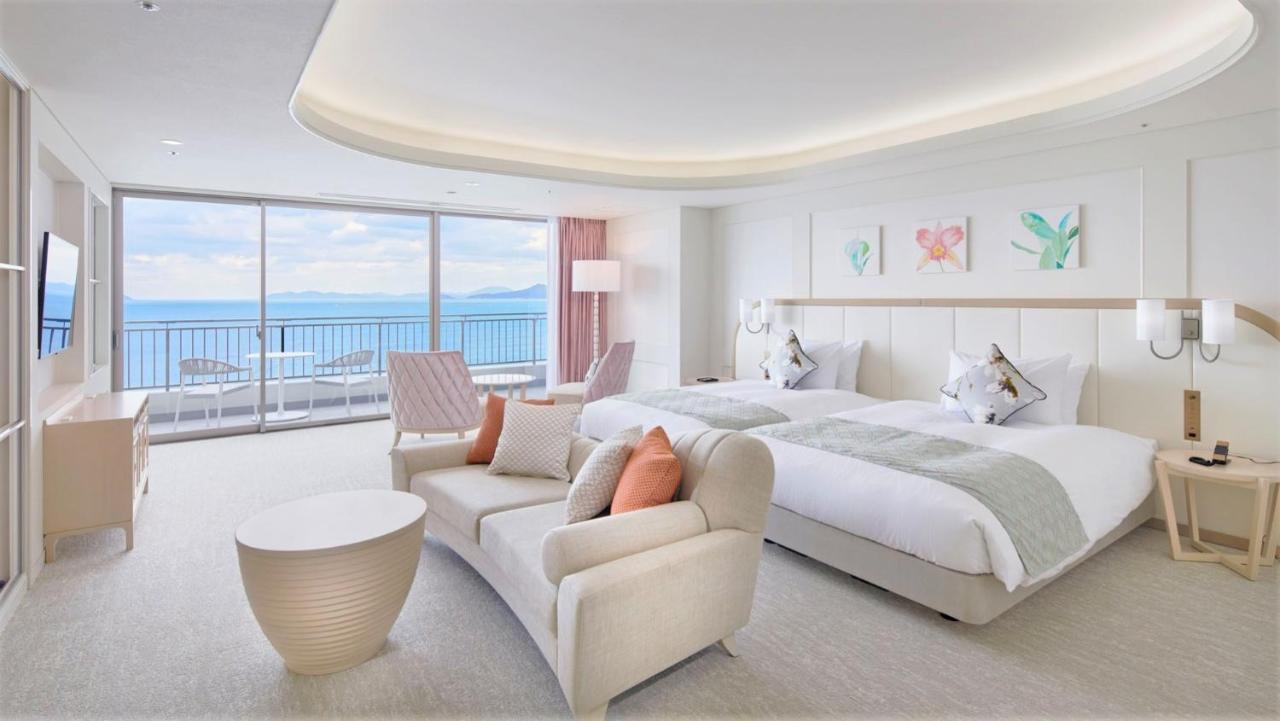Luxury Twin Room Sea View East Building