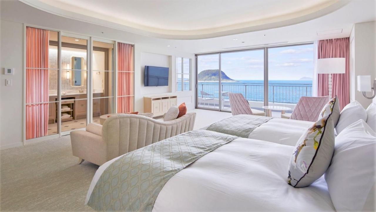 Luxury Twin Room Sea View East Building