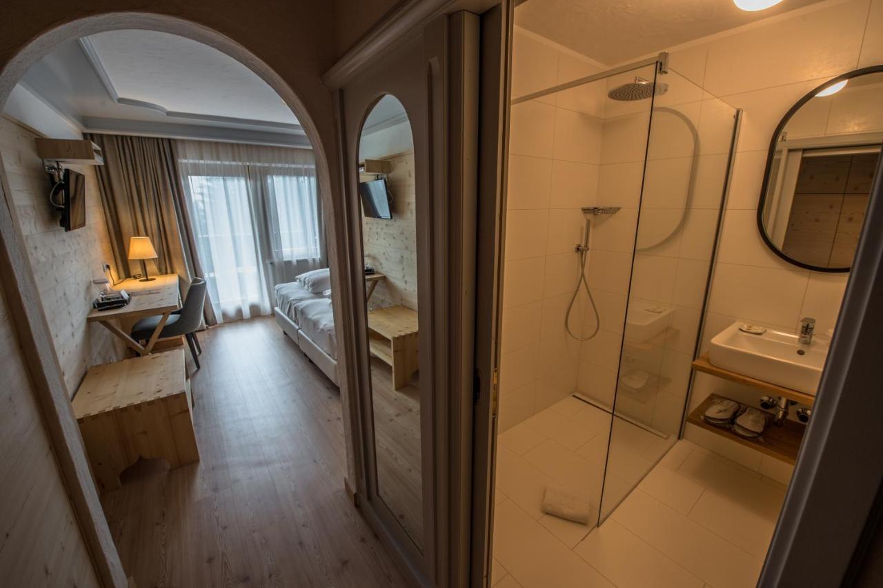 Standard Double or Twin Room,1334463320:JPEG