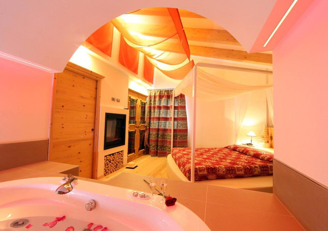 Deluxe Suite Spa Bath,1169408725:JPEG