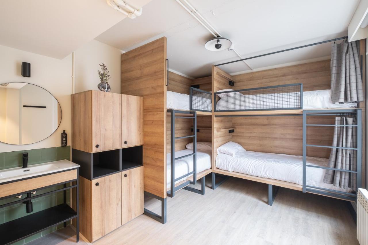 Bed 4-Bed Female Dormitory Room,1743463359:JPEG