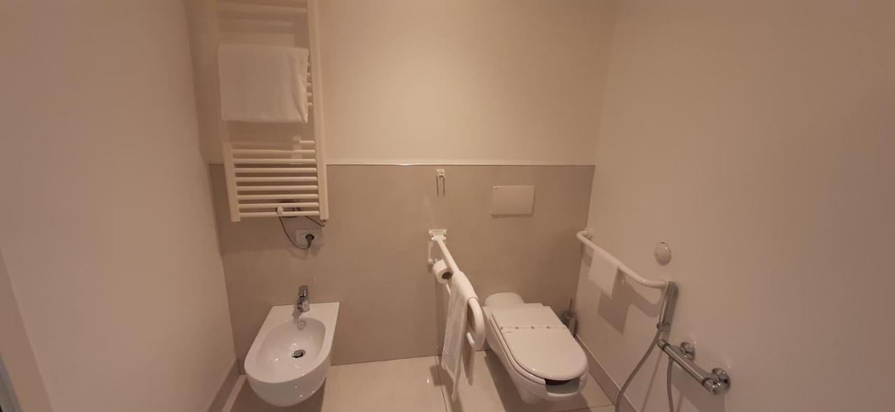 Double Room Disability Access,1209419245:JPEG