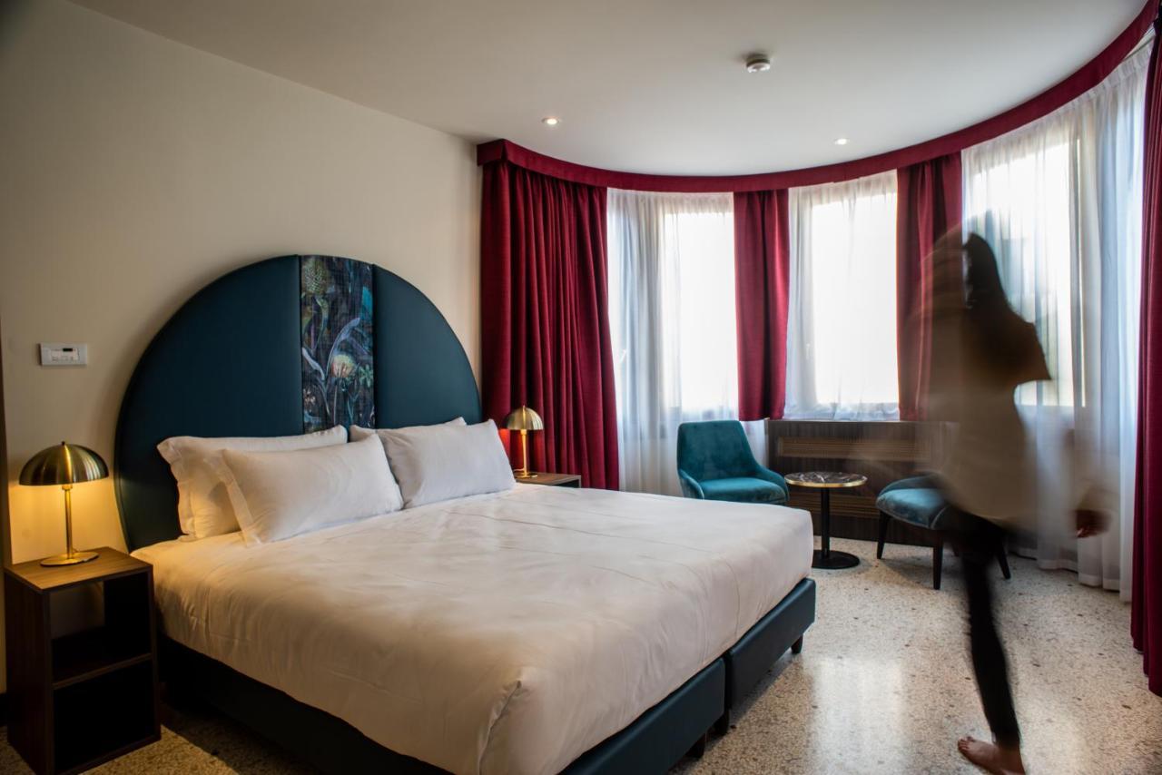 Suite Terrace,1206192193:JPEG