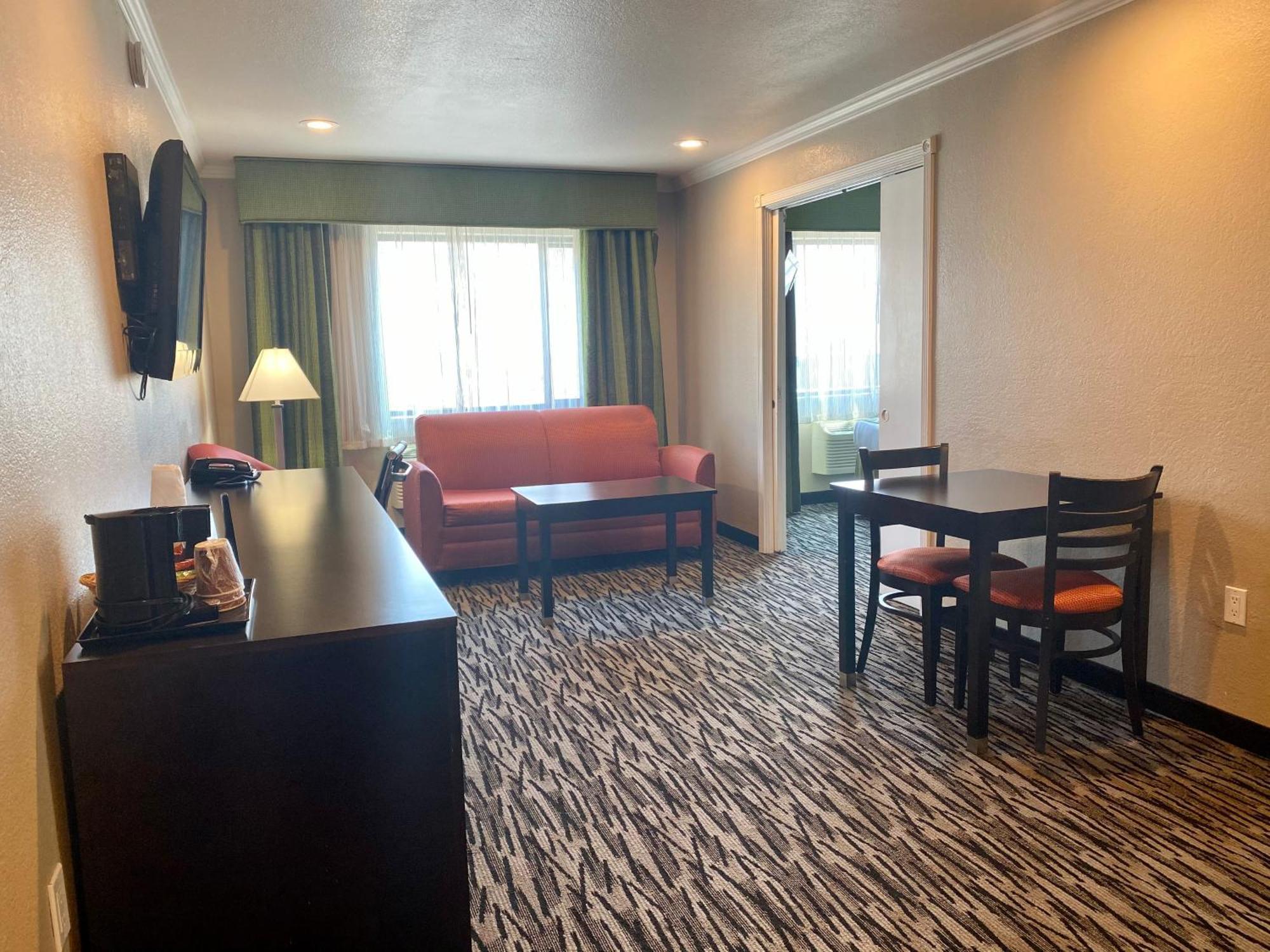 Family Suite,1210350544:JPEG