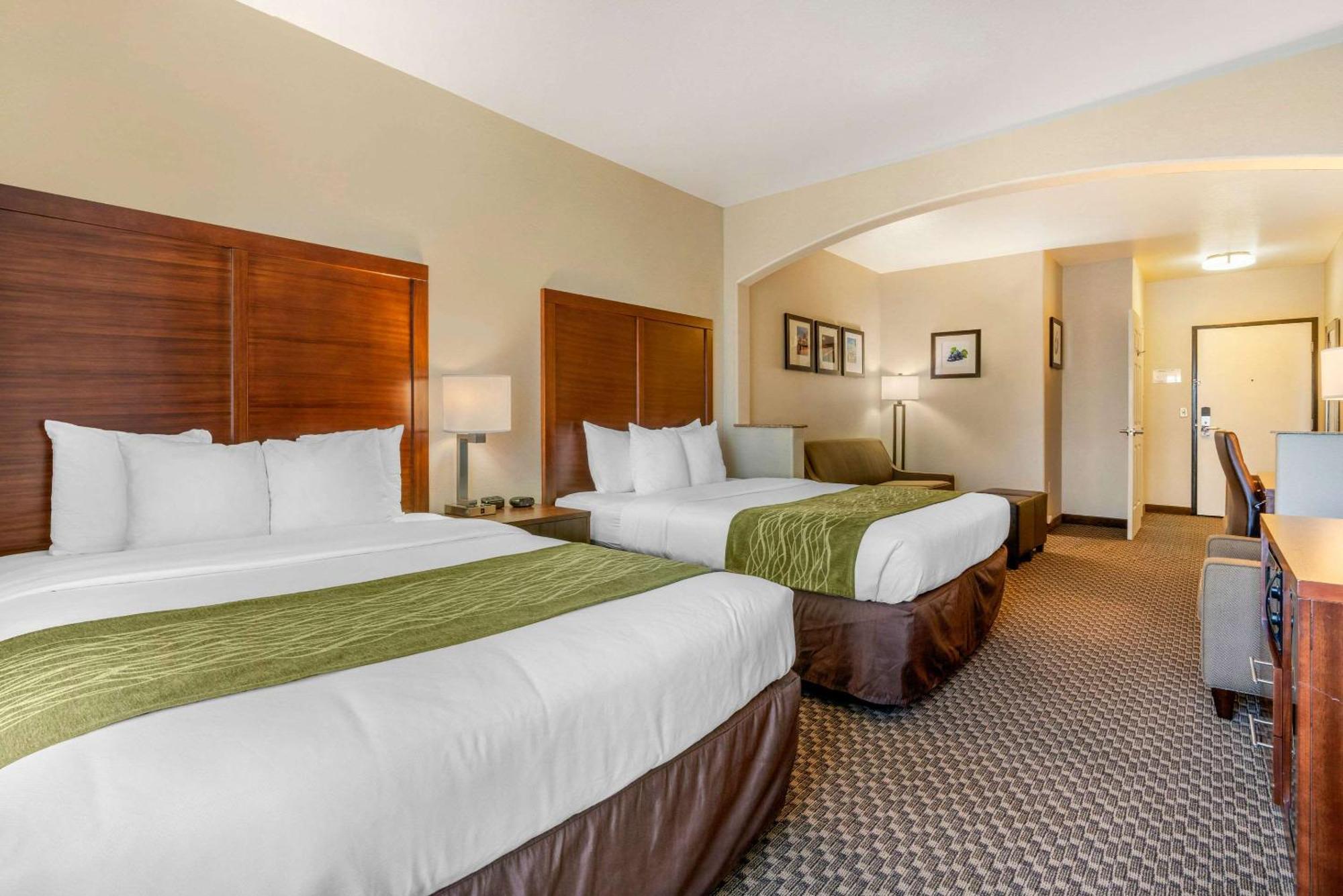 Queen Suite Two Queen Beds Non-Smoking