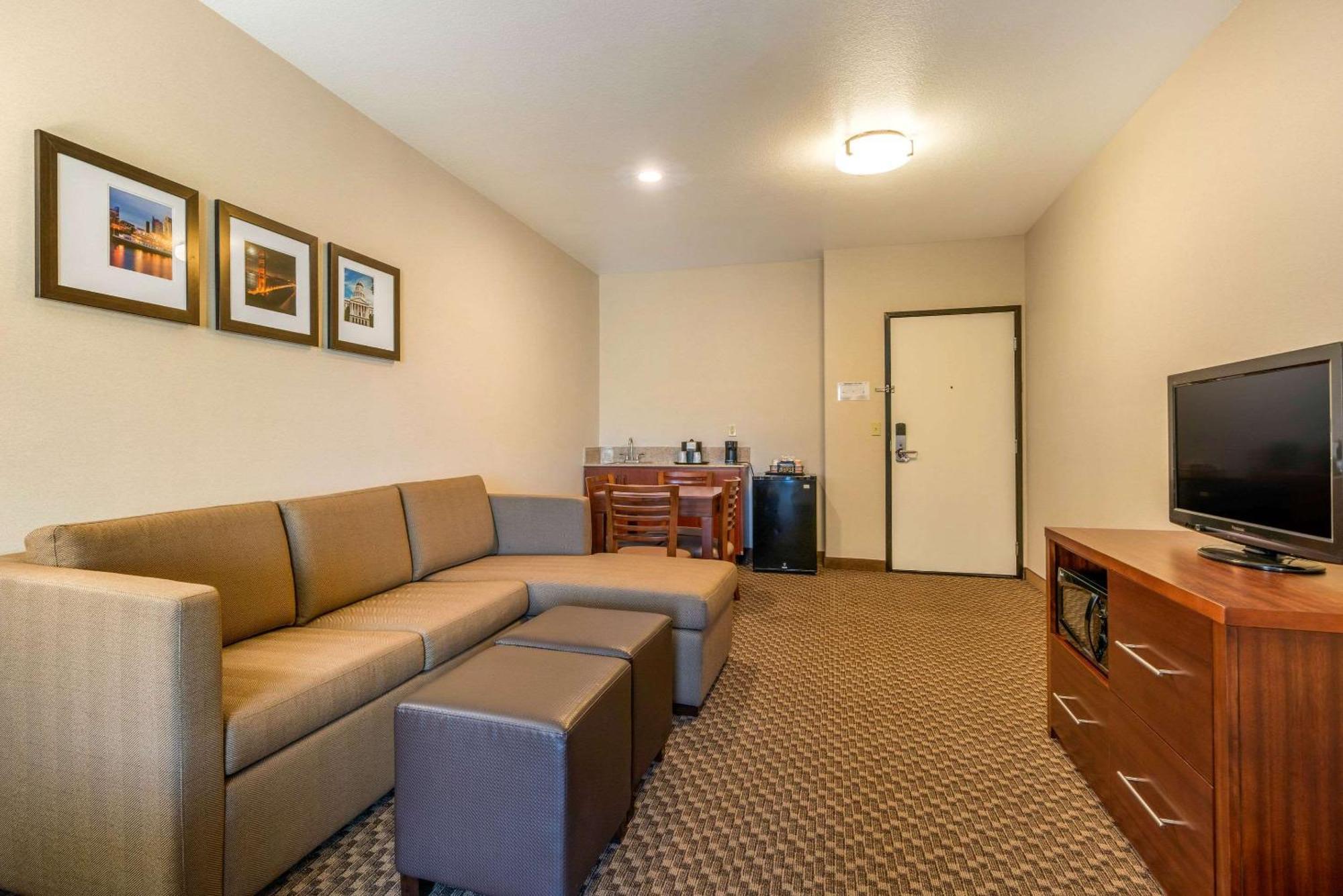 King Suite Non-Smoking