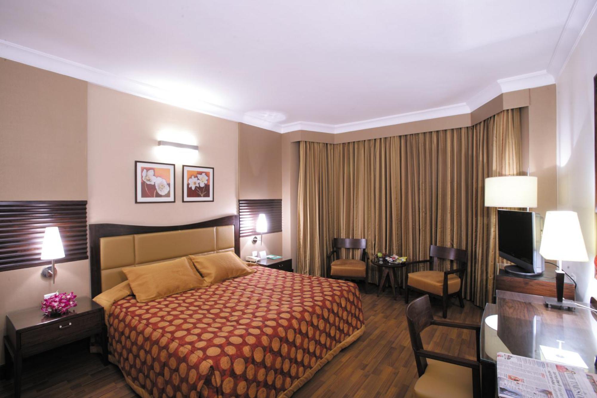 Palm View Deluxe Room King Bed