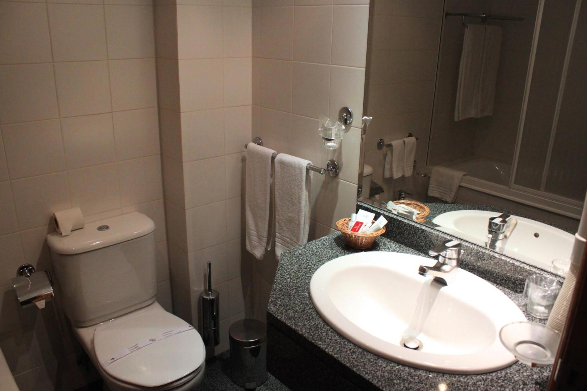 Double or Twin Room,1230374692:JPEG