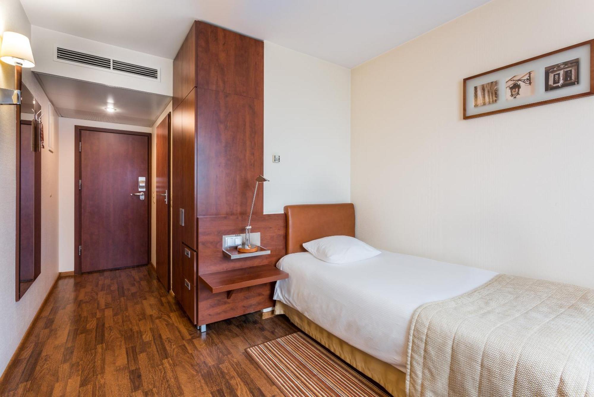 Single Room,1219499740:JPEG