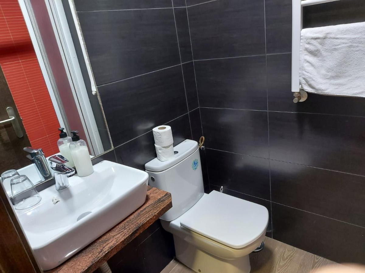 Double or Twin Room Private Bathroom