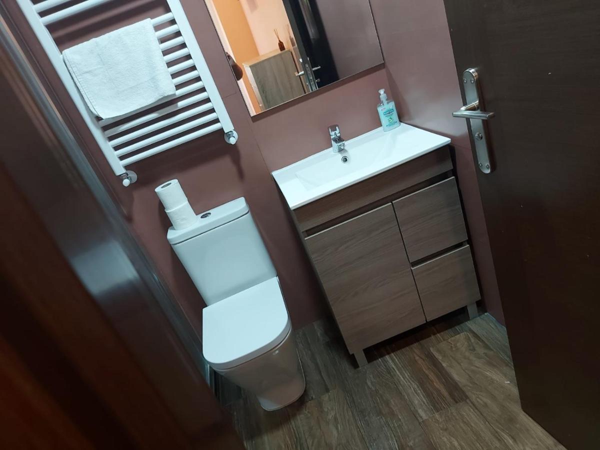 Double or Twin Room Private Bathroom