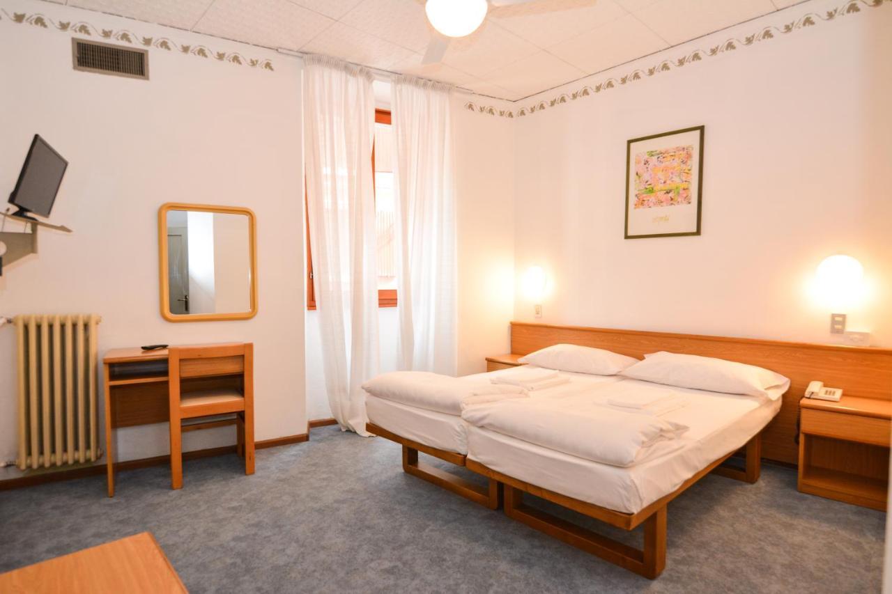 Double or Twin Room,1237575322:JPEG