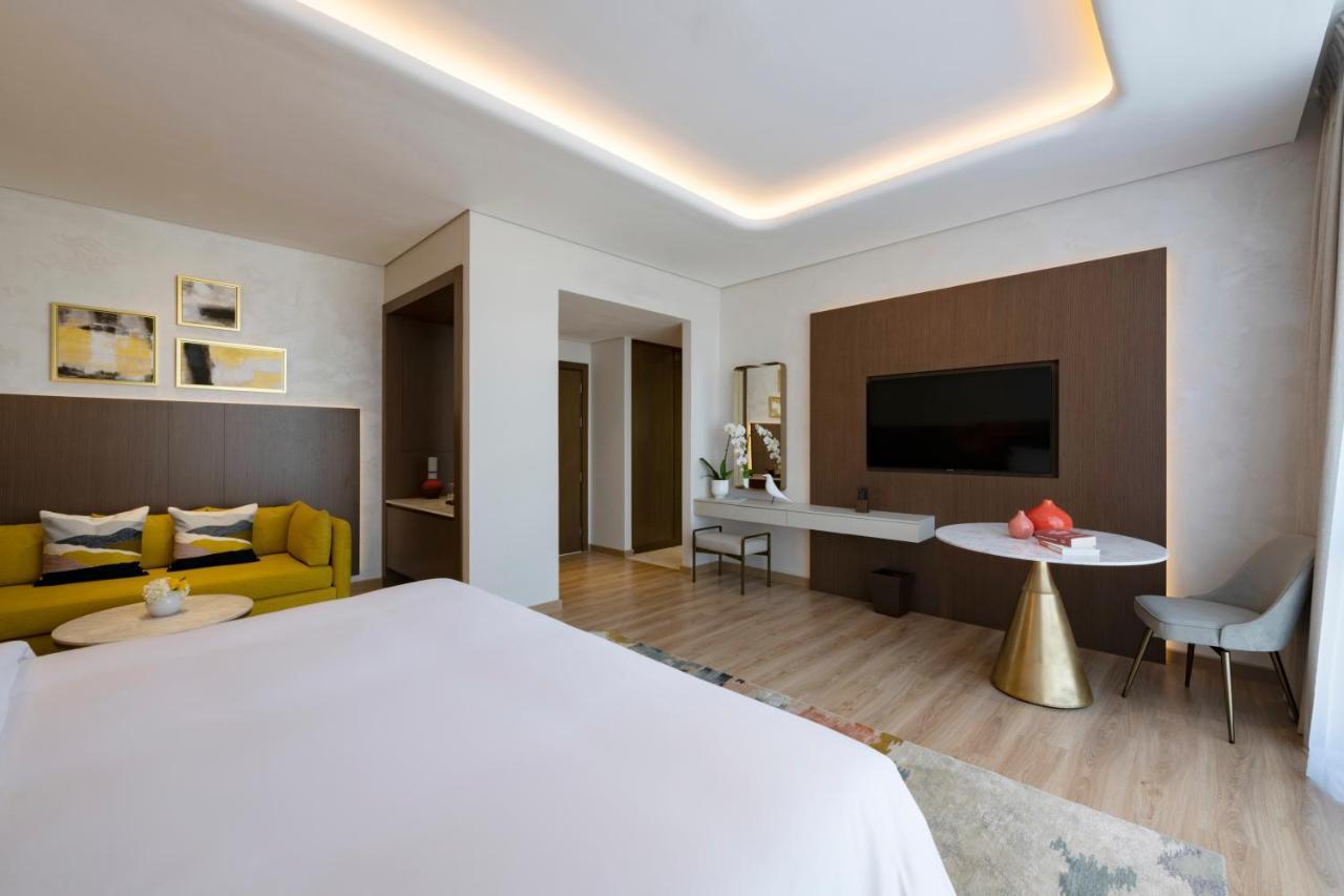 Premium King Room City View Shuttle to the Beach Mall & Metro Station