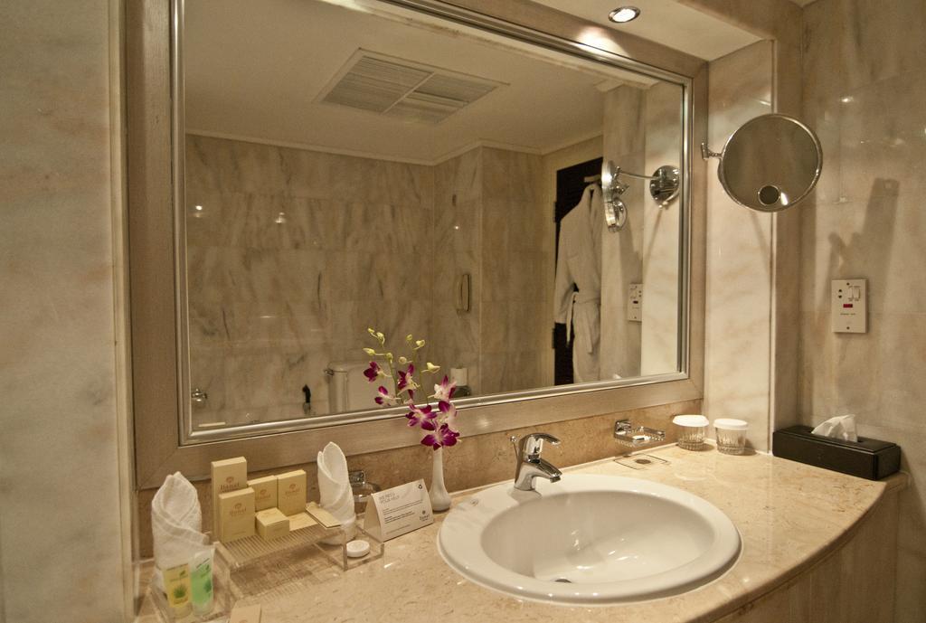 One Bedroom Executive Suite Kitchen on F&B on Spa,692129034:JPEG
