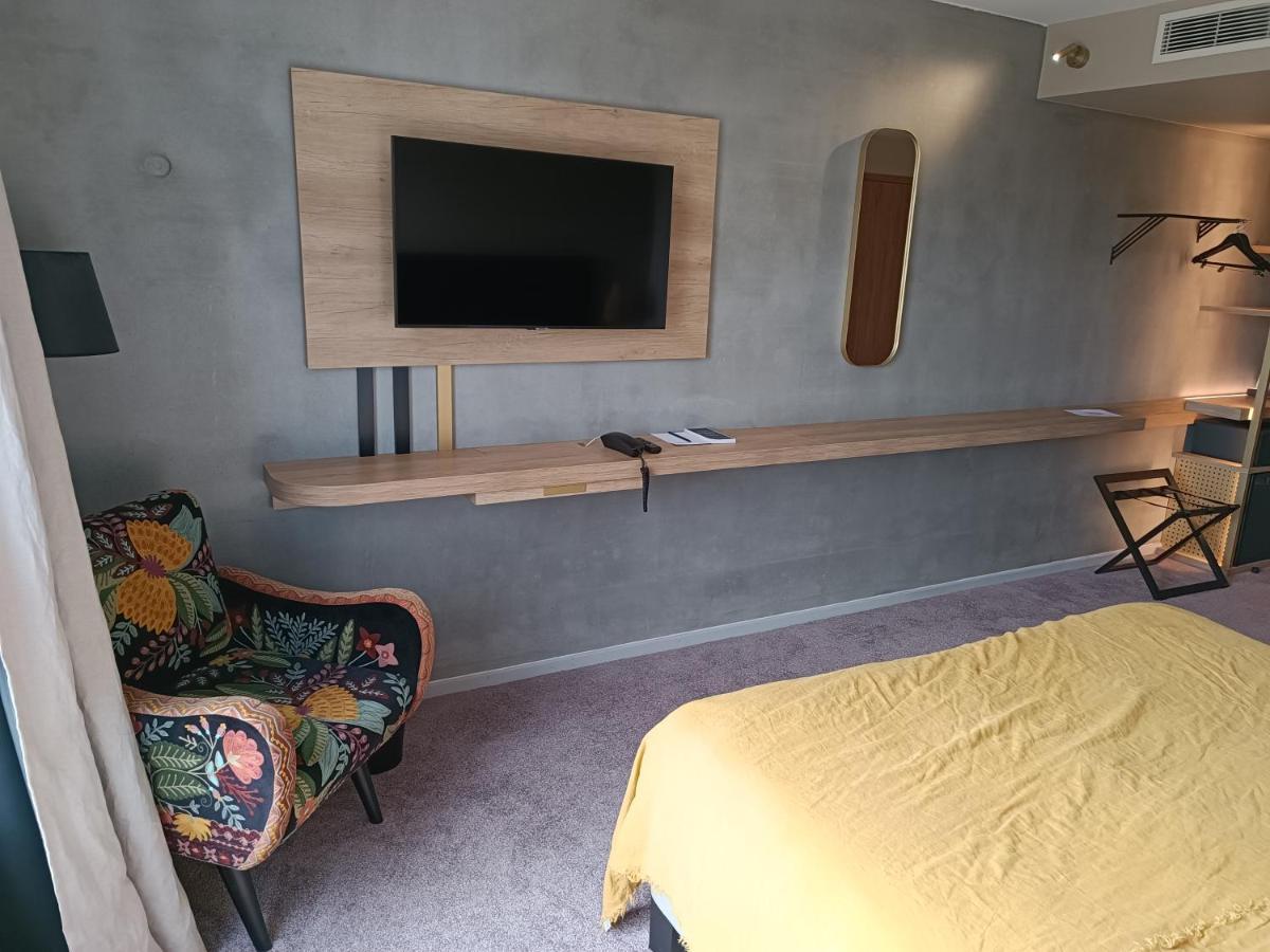 Standard Room 1 King Bed