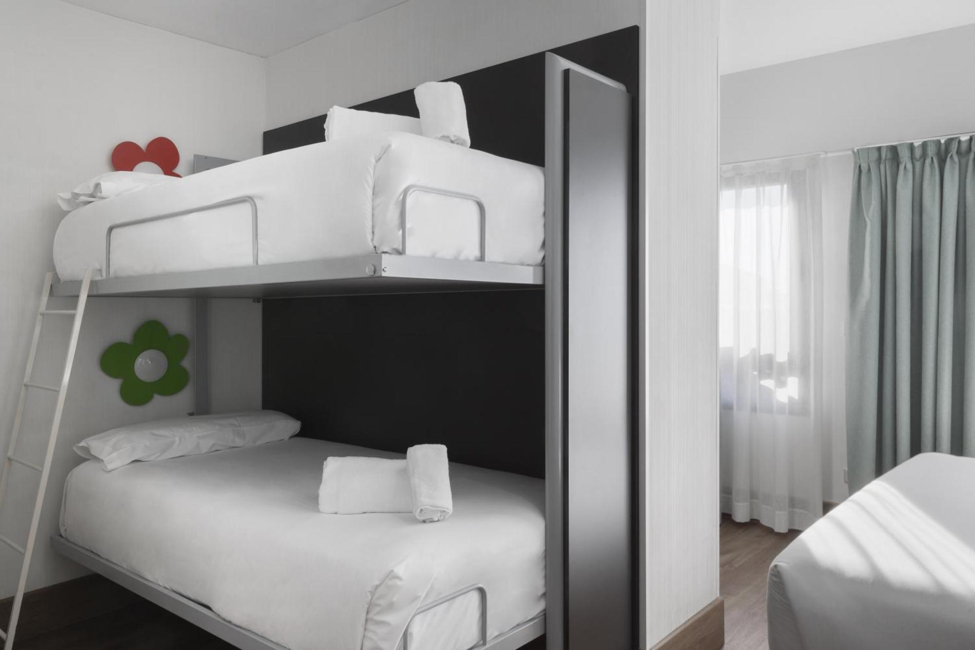 Deluxe Room with Terrace (4 Adults),1272529618:JPEG