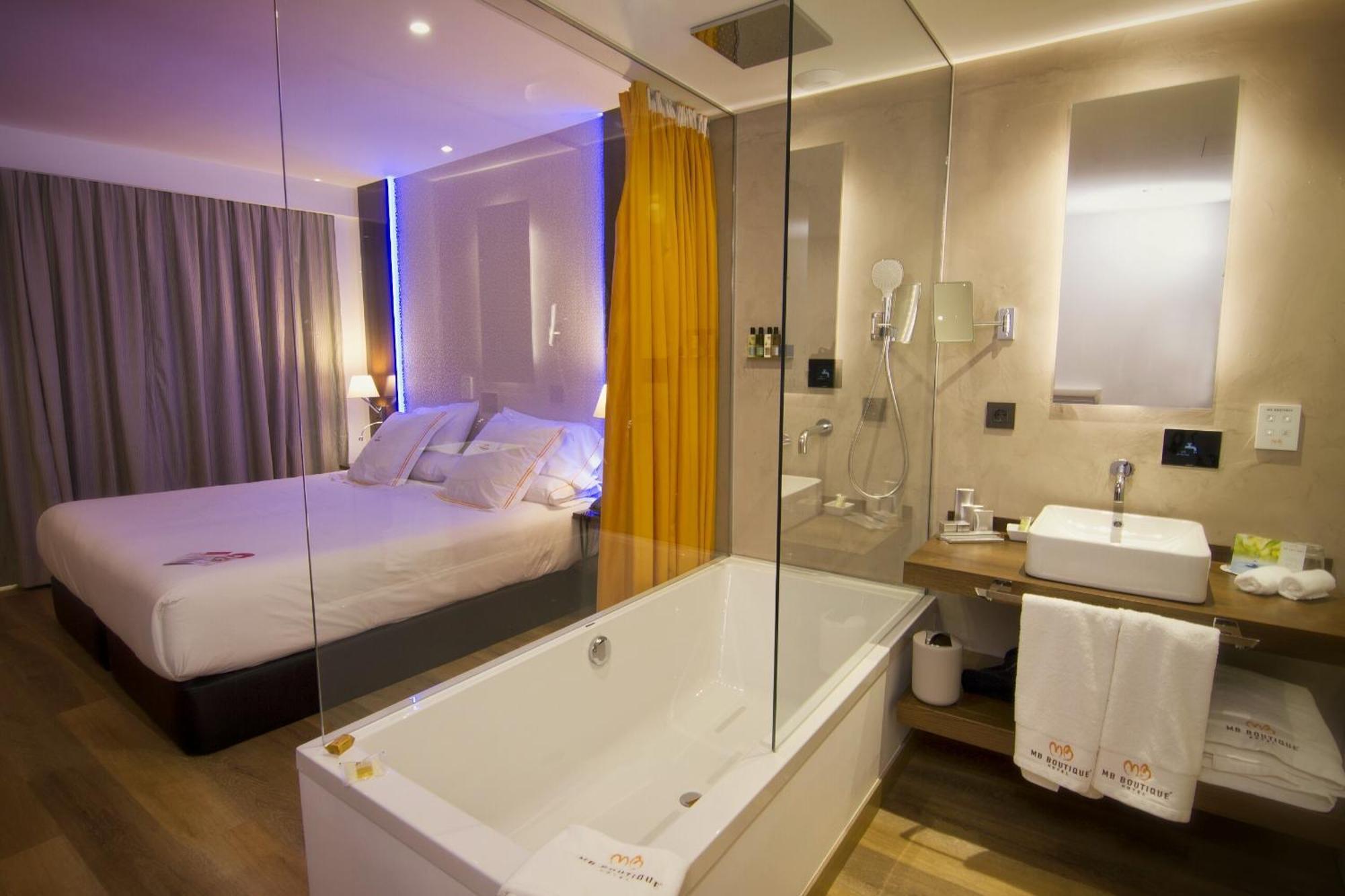 Superior Double Room Bath Tub