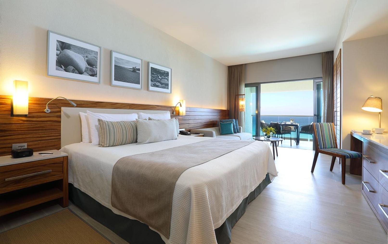 Suite Deluxe King Partial Ocean View
