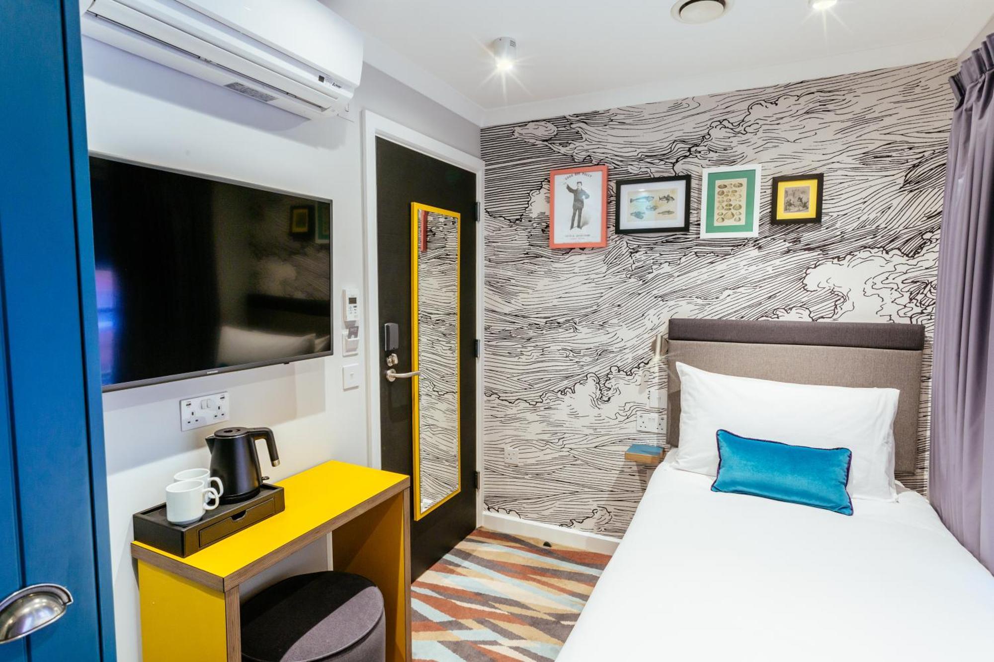 Single Room,663734289:JPEG