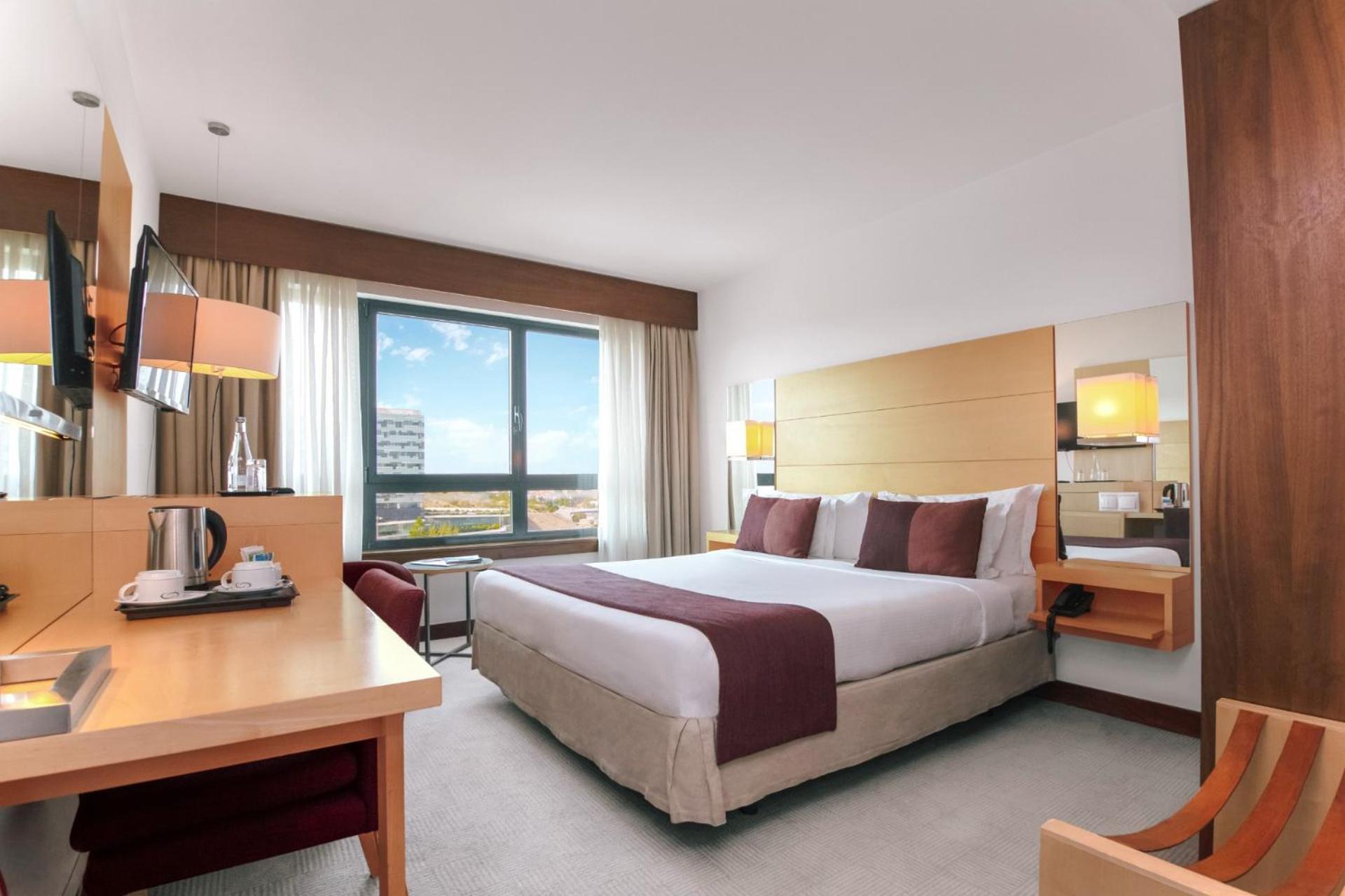 Quarto com Cama de Casal ou 2 de Solteiro