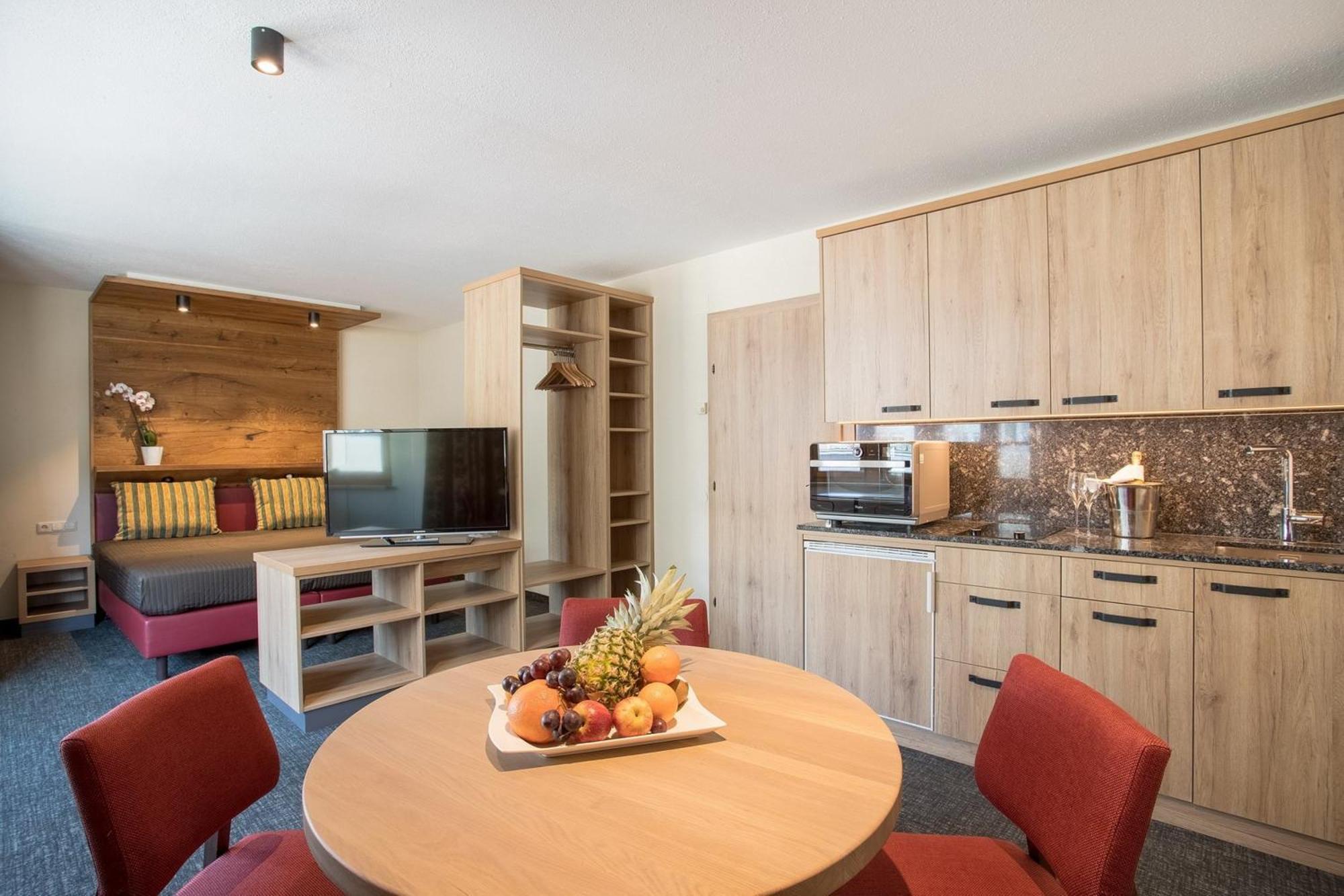 One-Bedroom Apartment,1498743379:JPEG