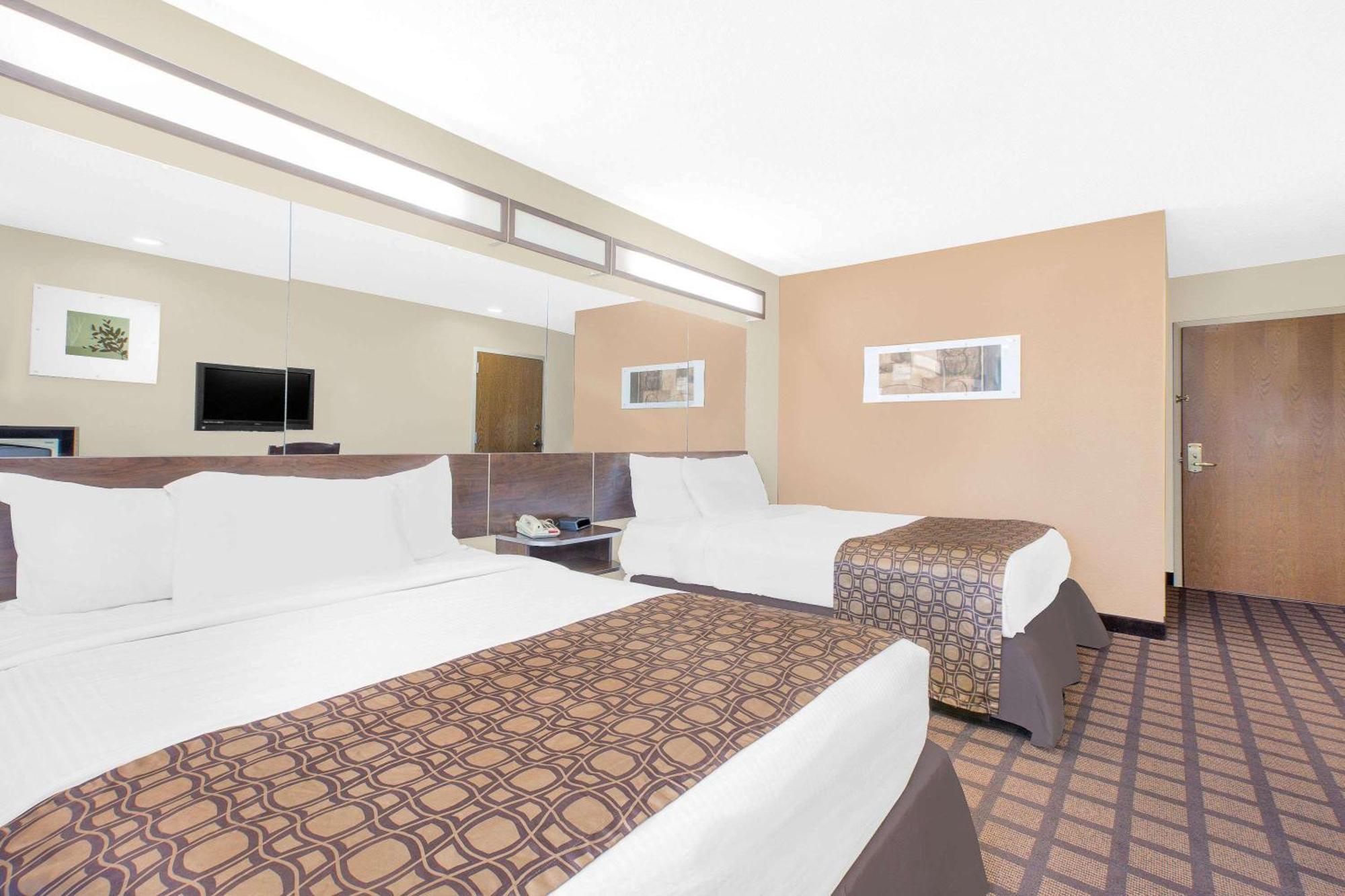 Queen Room with Two Queen Beds - Non-Smoking,1276563973:JPEG